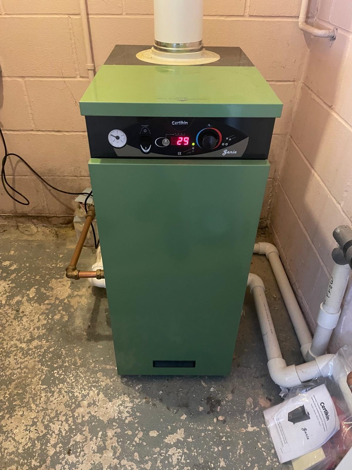 Gas boiler and heating unit for a swimming pool in a plant room